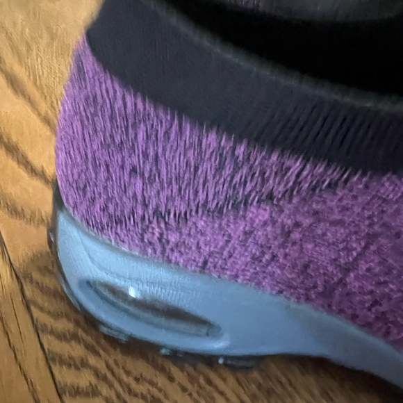 Sleek Purple and Black Sneakers for Everyday Comfort - Picture 8 of 8